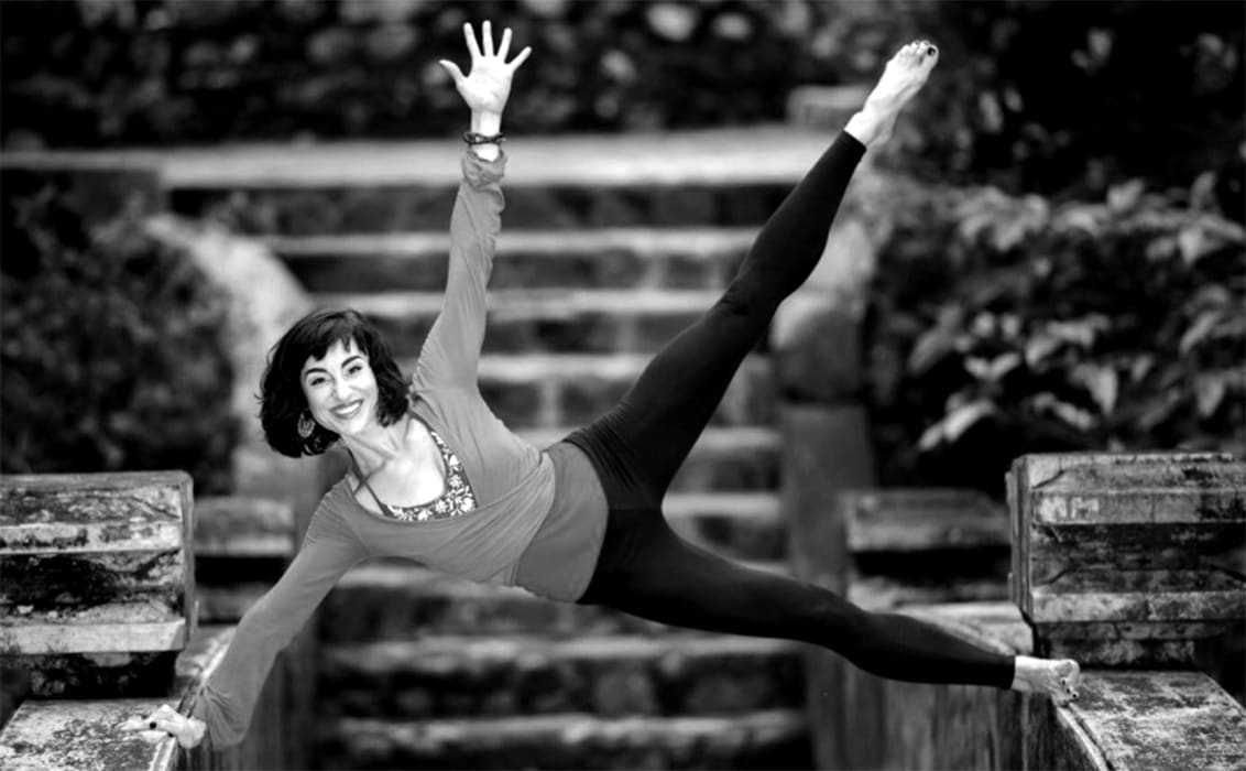 Amber Cummings doing the yogi star yoga pose